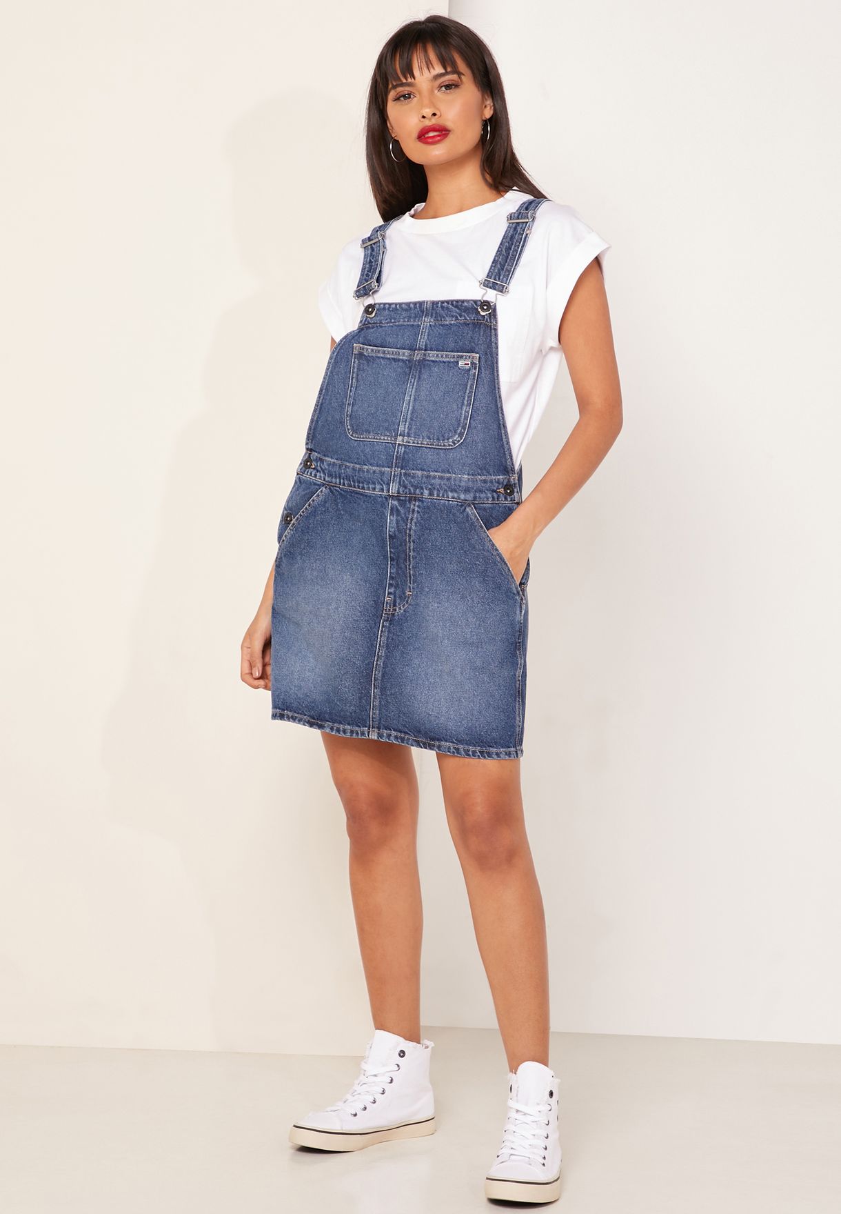 denim pinafore dress outfit