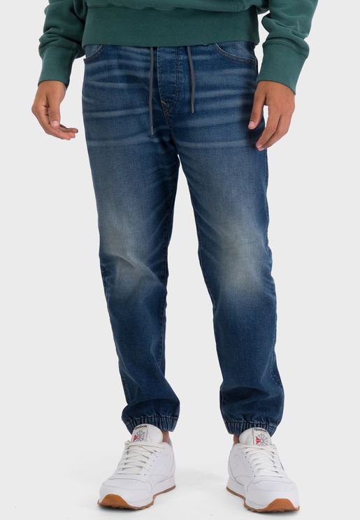 American Eagle Men Relaxed Jeans In Oman online - Namshi