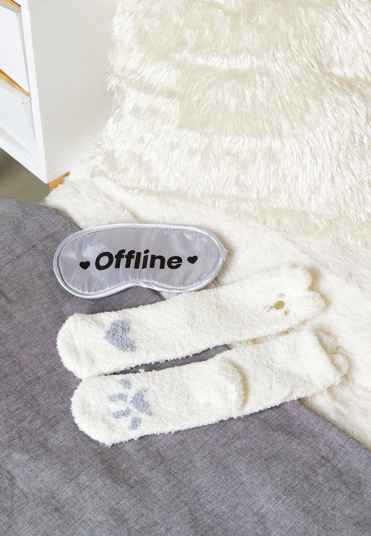 Offline Slogan Face Mask And Socks Set 