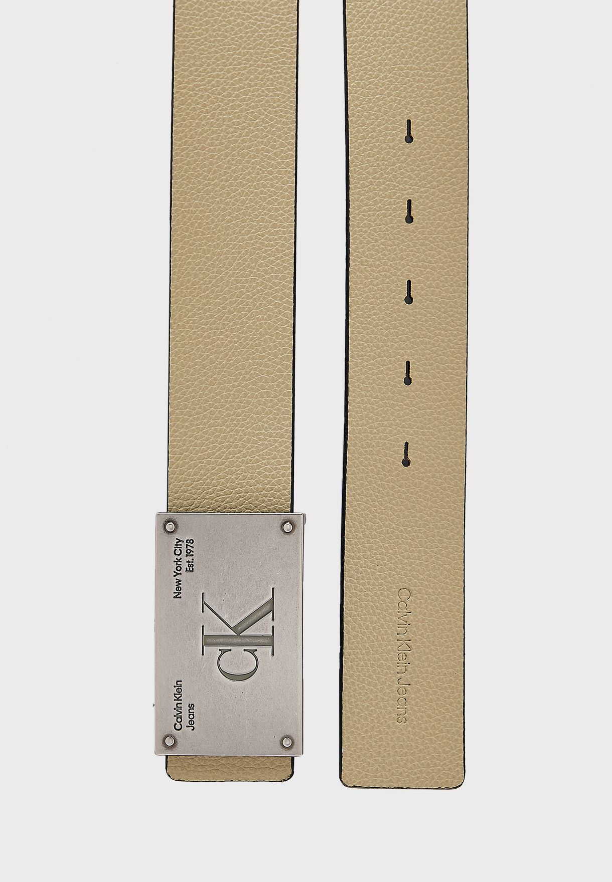حزام مزين بشعار الماركة