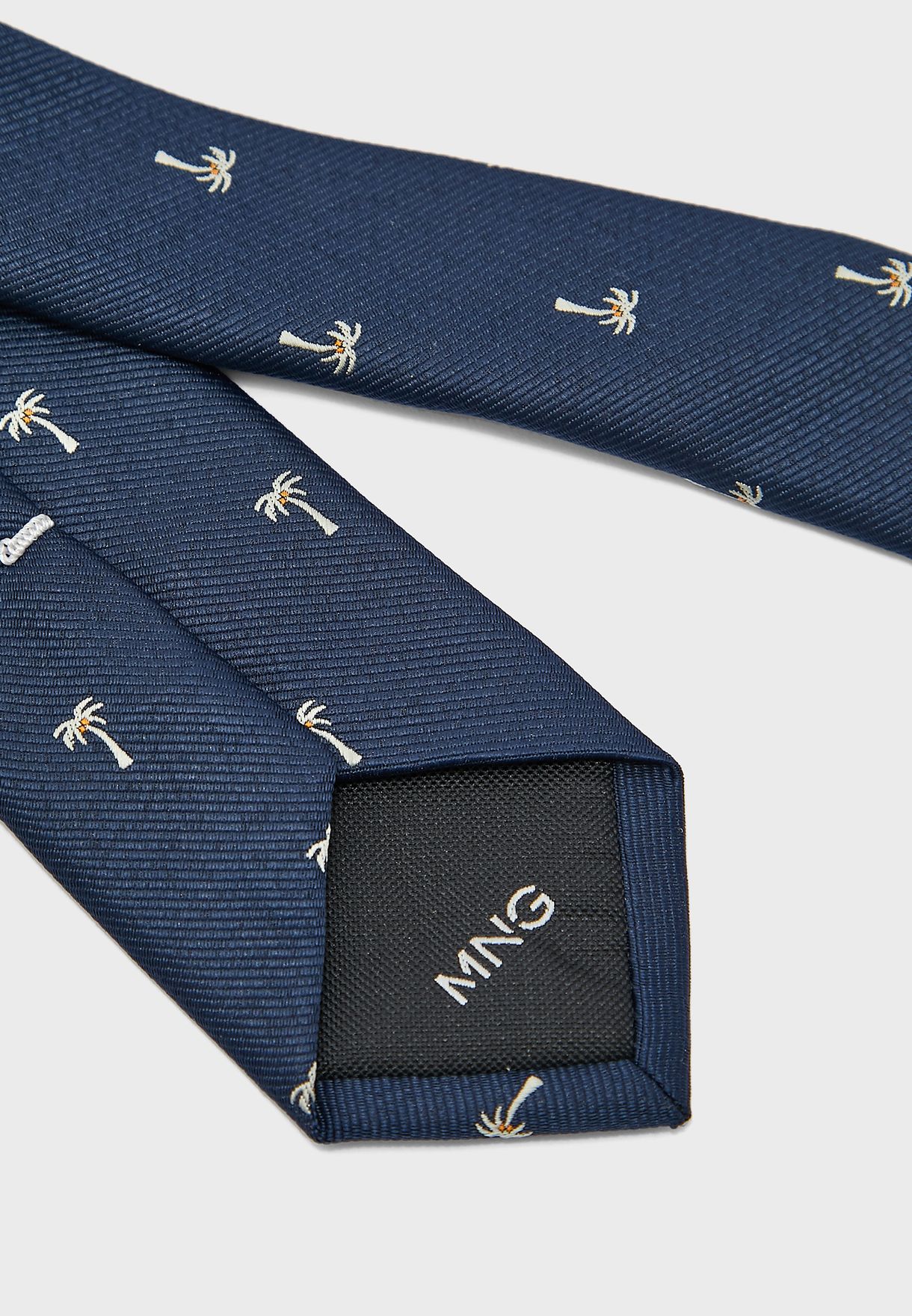ربطة عنق بطبعات نخيل