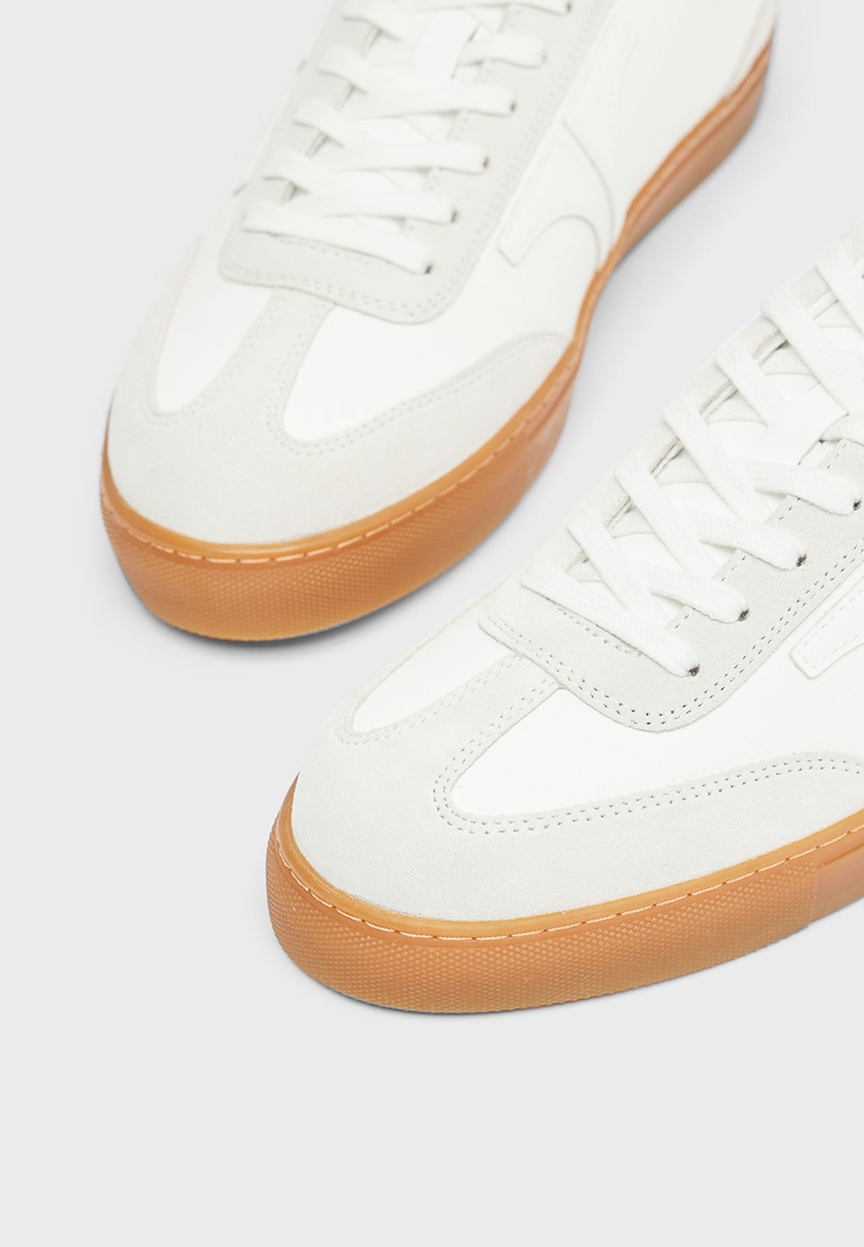 Retro Low Top Sneakers