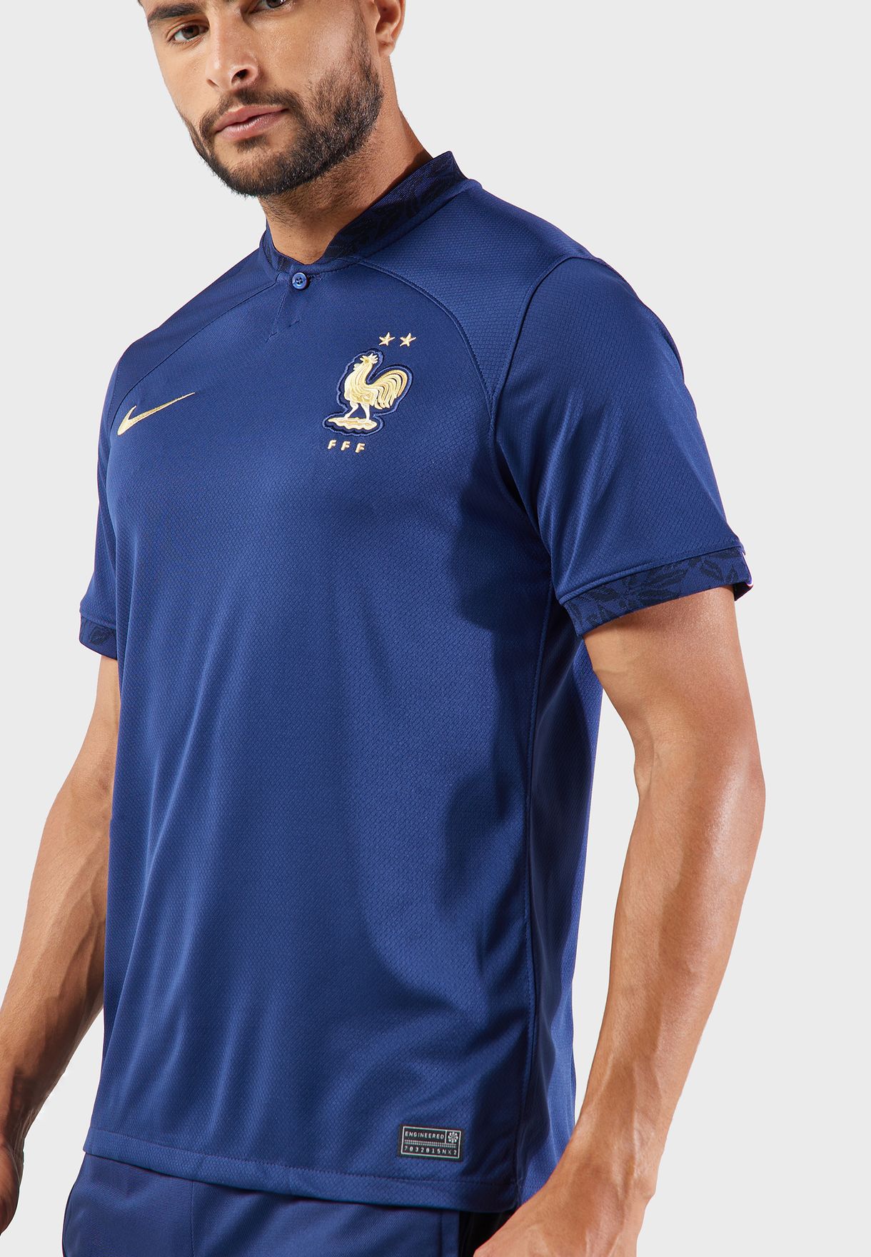 تيشيرت مزين بشعار نادي فرنسا لكرة القدم