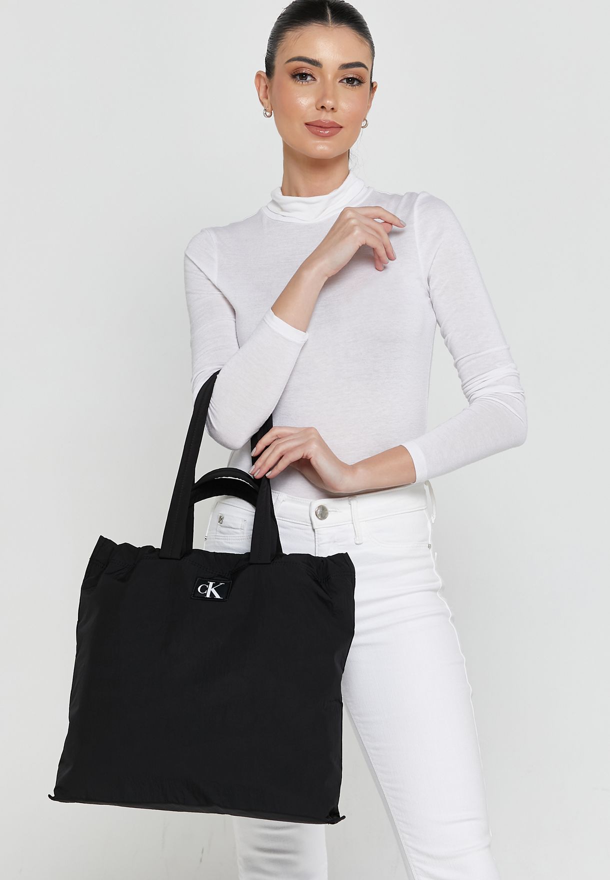 Blind vertrouwen Bloesem Keizer Buy Calvin Klein Jeans black City Nylon Reversible Tote Bag for Women in  MENA, Worldwide