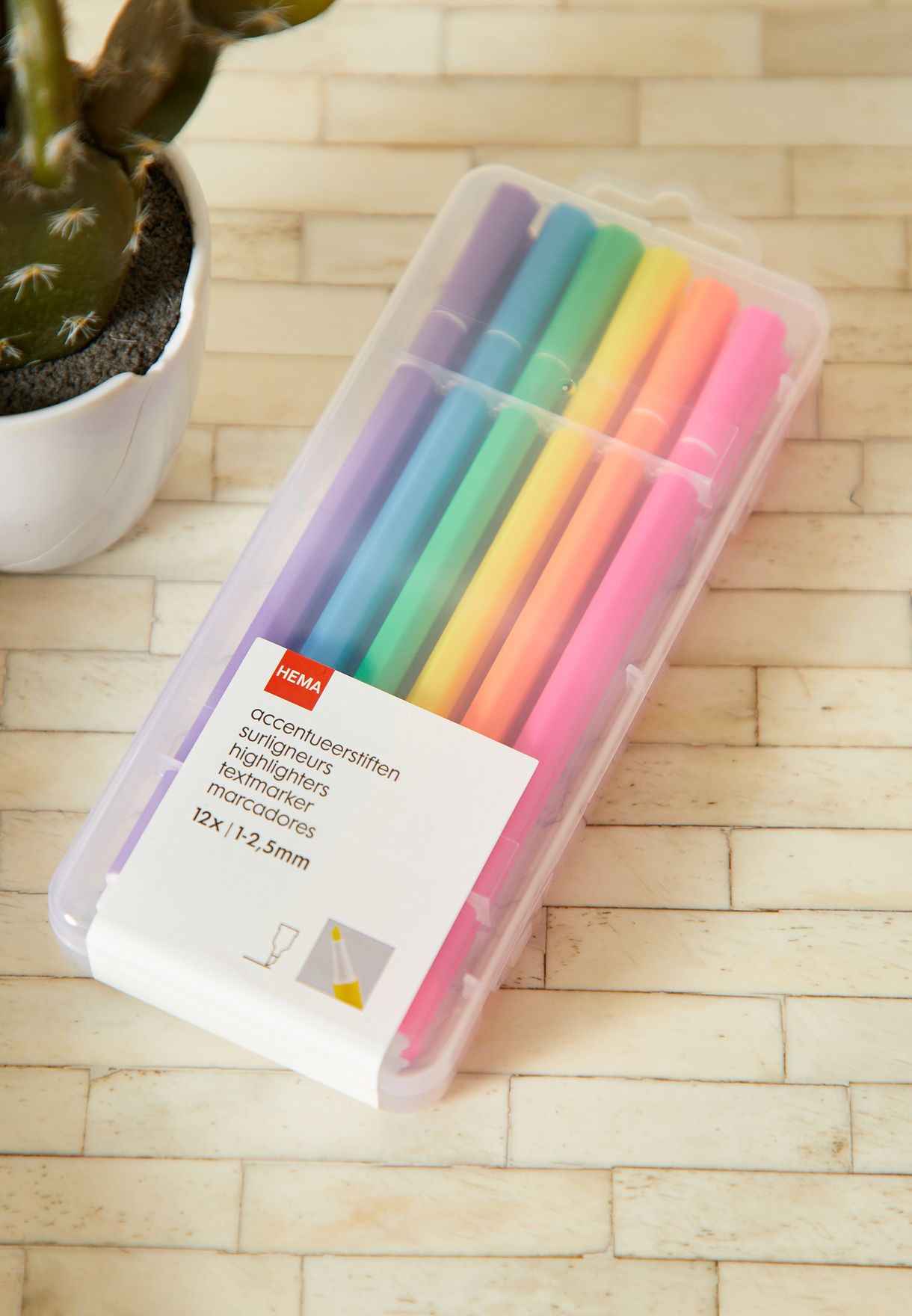 Set Of 12 Highlighters