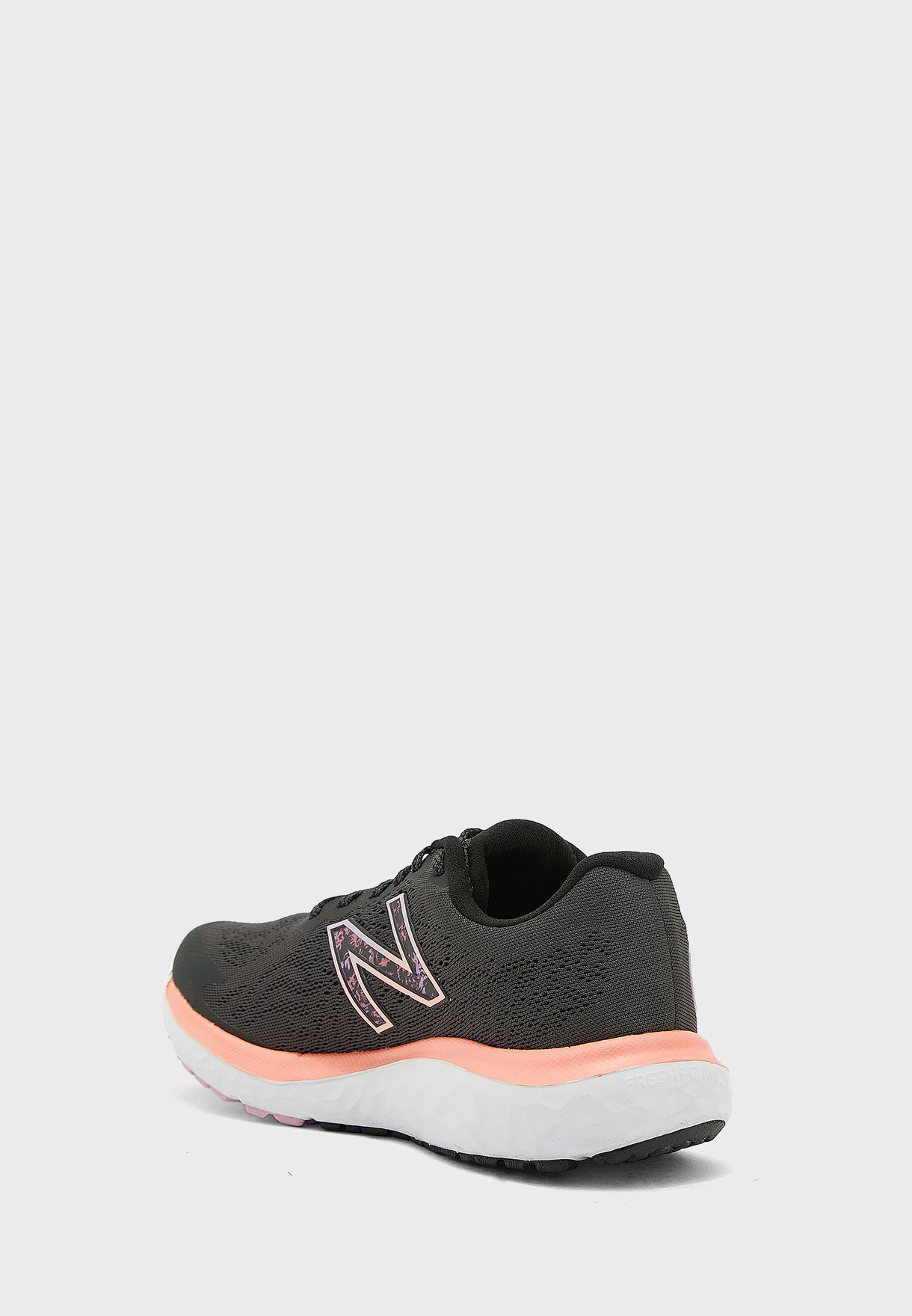 حذاء رياضي 680
