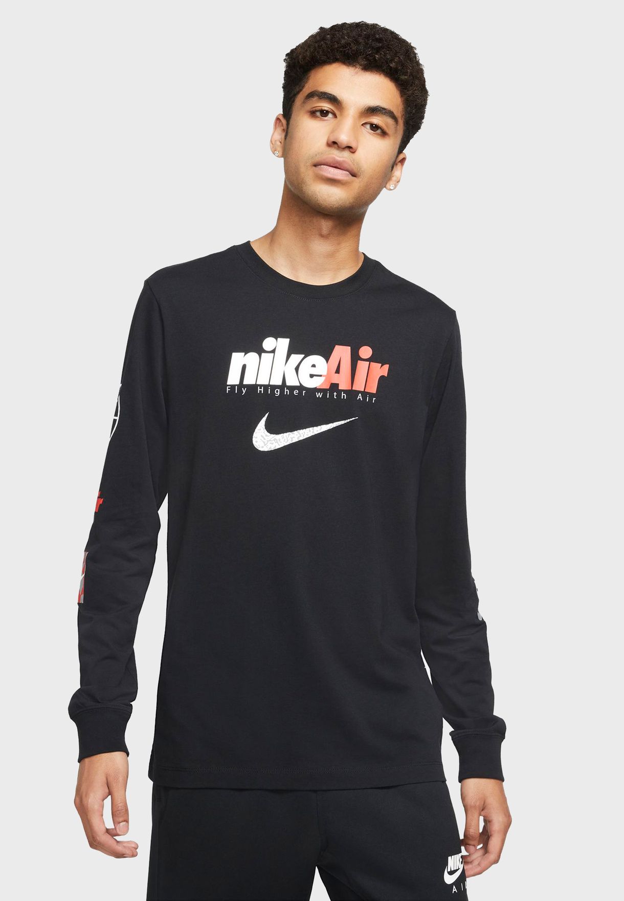 Buy Nike black Nsw Swoosh Air Graphic T-Shirt for Men in MENA 