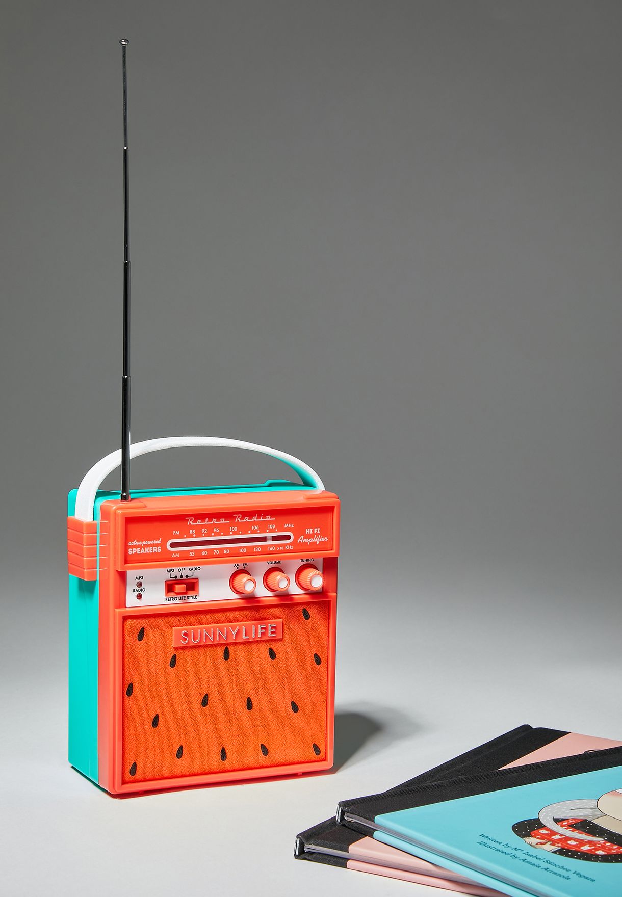sunnylife retro sounds radio speaker