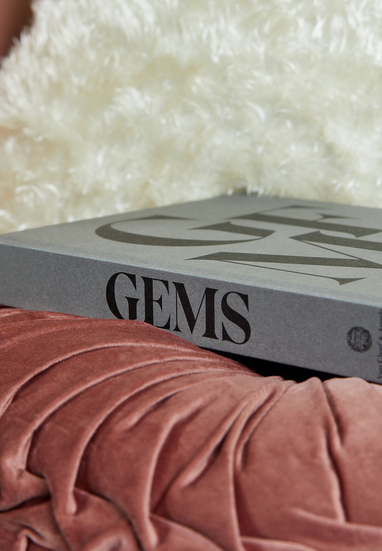 كتاب Gems Van Cleef & Arpels