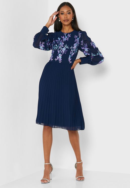 Chi Chi London Women Dresses Online in International - Up to 75 