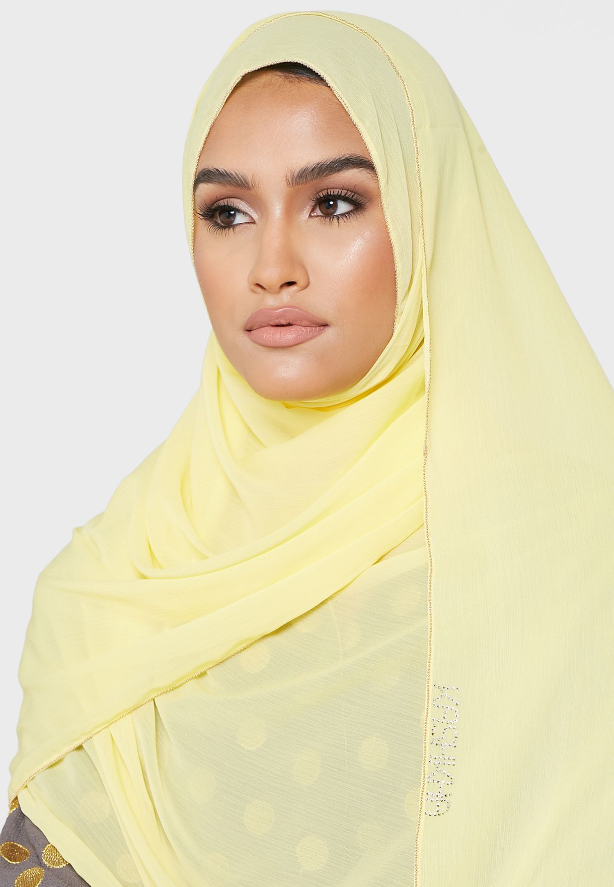 Chiffon Hijab With 4 Sides Chain Stitch And The Logo Studded