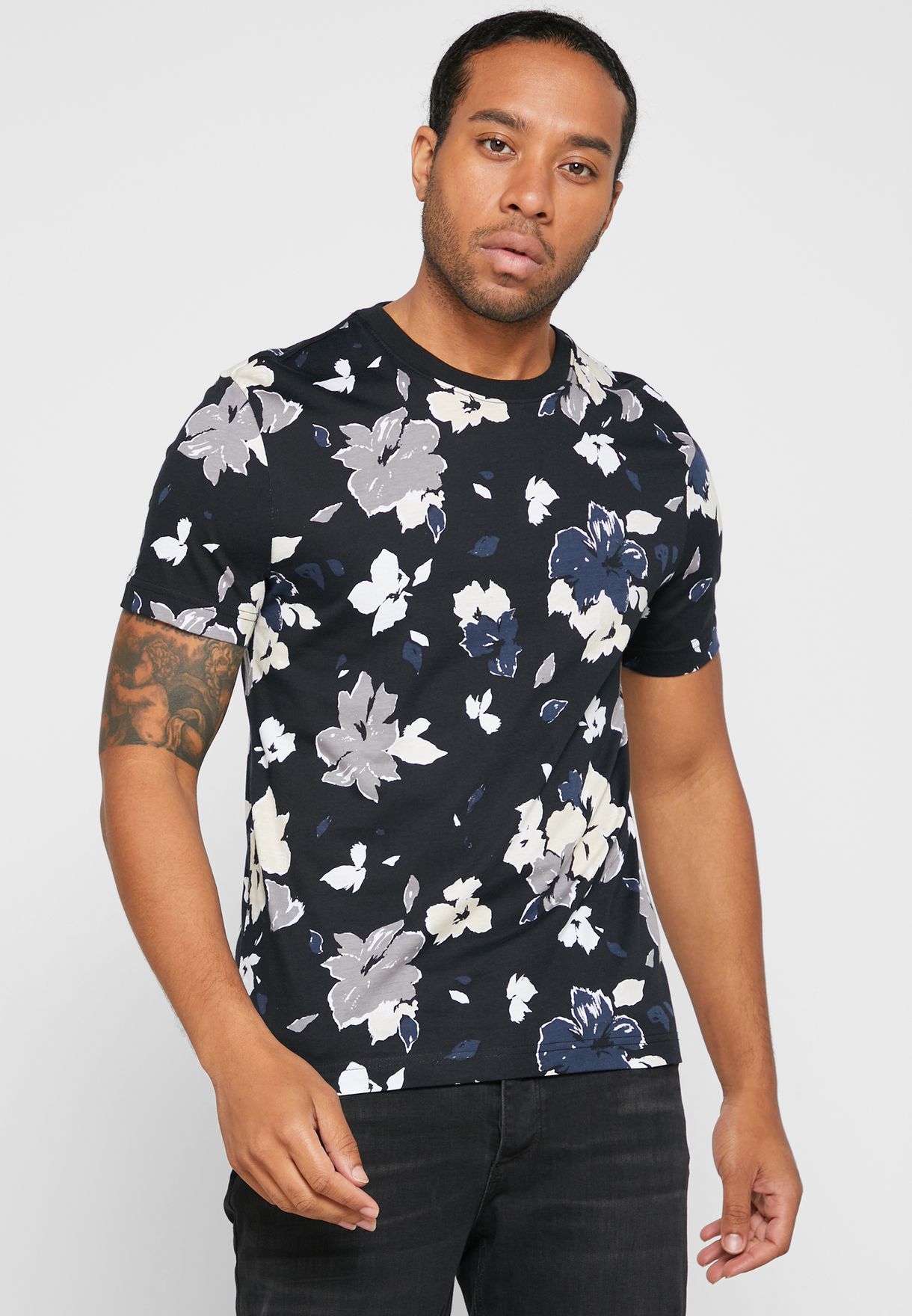 Buy Calvin Klein black Floral Print Crew Neck T-Shirt for Men in Muscat,  Salalah