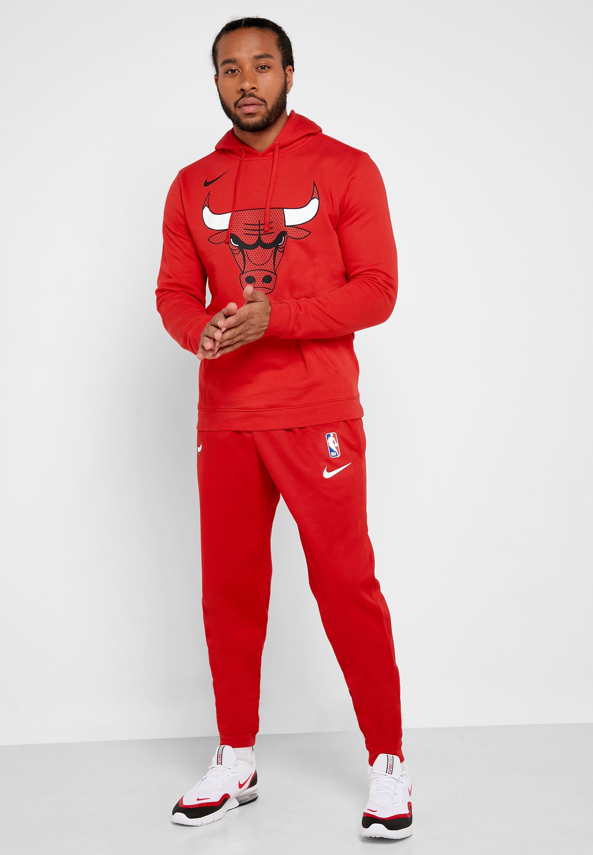 Buy Nike red Chicago Bulls Spotlight Sweatpants for Men in MENA, Worldwide