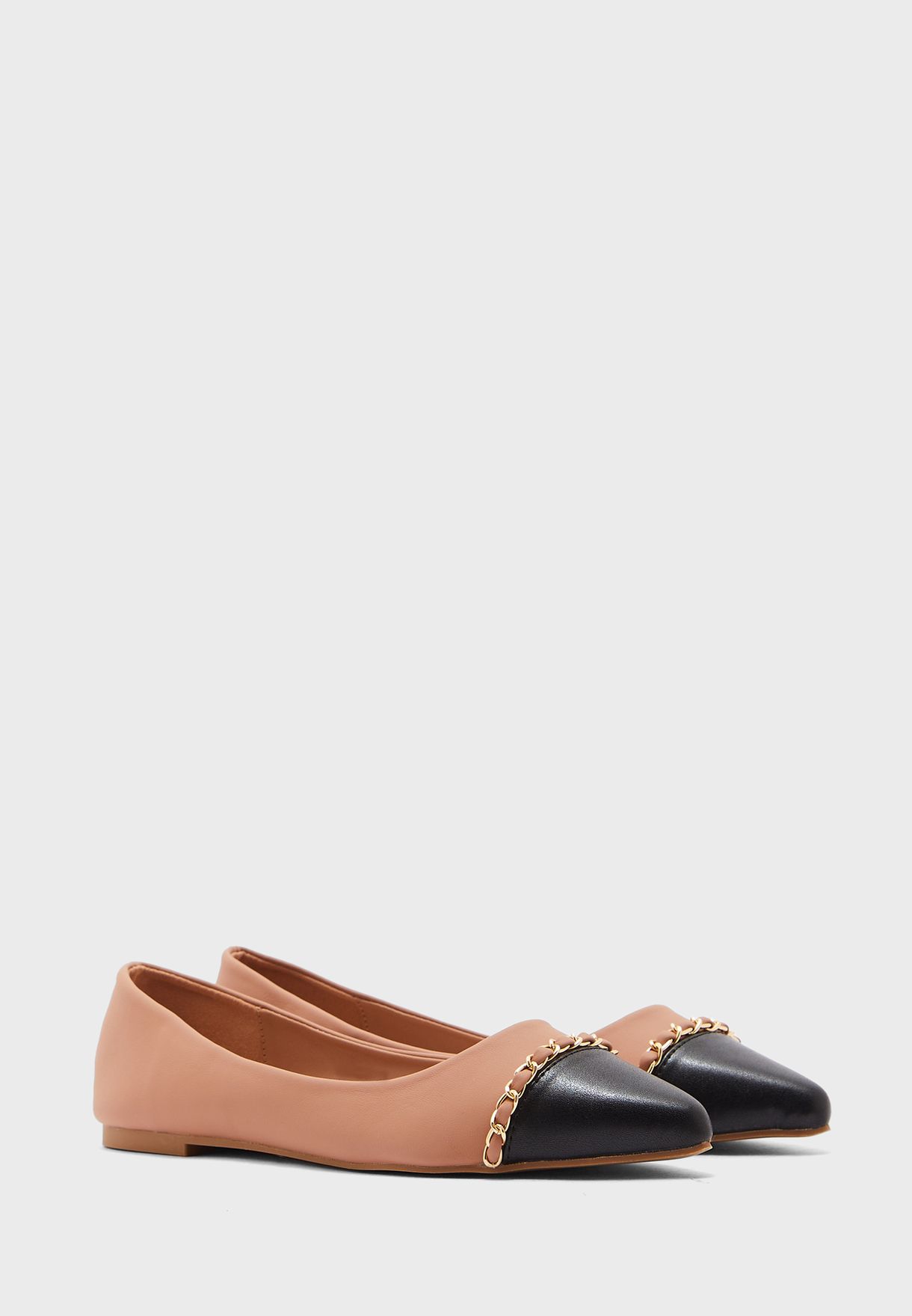 Colourblock Pointed Flat Shoe With Chain 