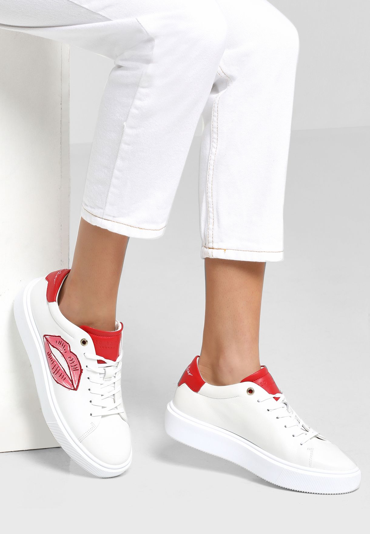 Loreo Low Top Sneakers