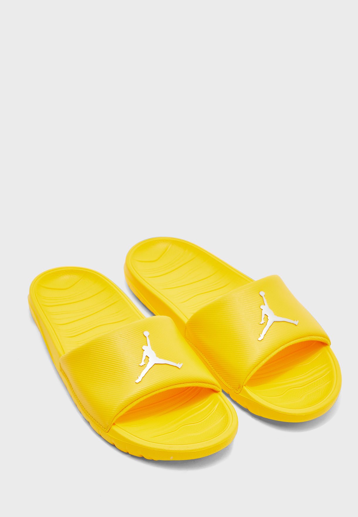 yellow nike flip flops