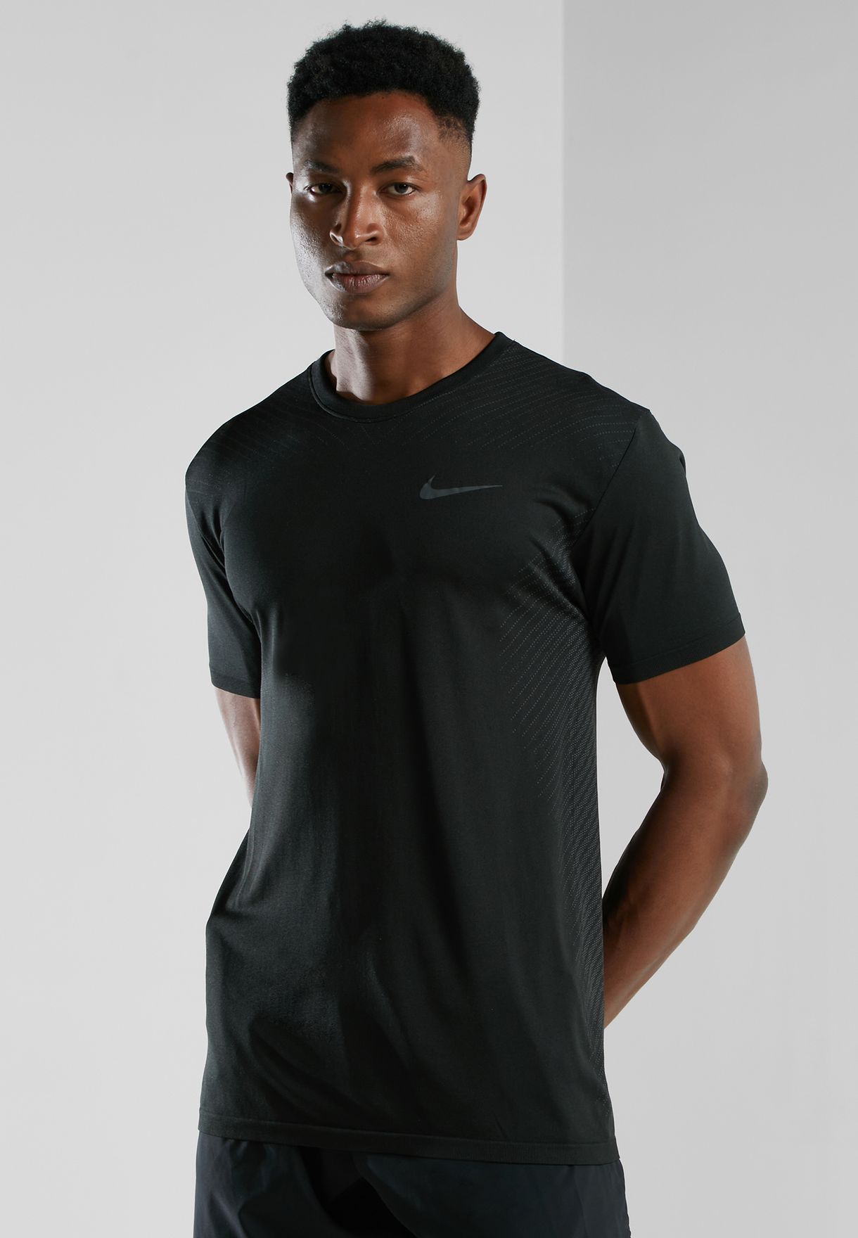 Buy Nike black Dri-Fit Seamless T-Shirt for Men in MENA, Worldwide