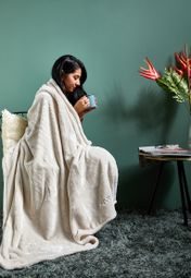 Buy Calvin Klein white Fleece Blanket 127 x 178cms for Women in MENA,  Worldwide