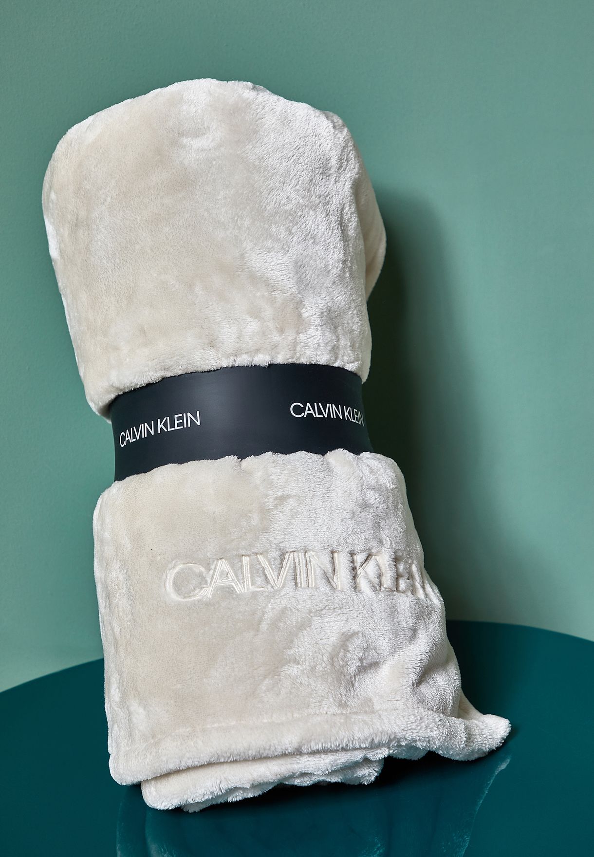 Buy Calvin Klein white Fleece Blanket 127 x 178cms for Women in MENA,  Worldwide