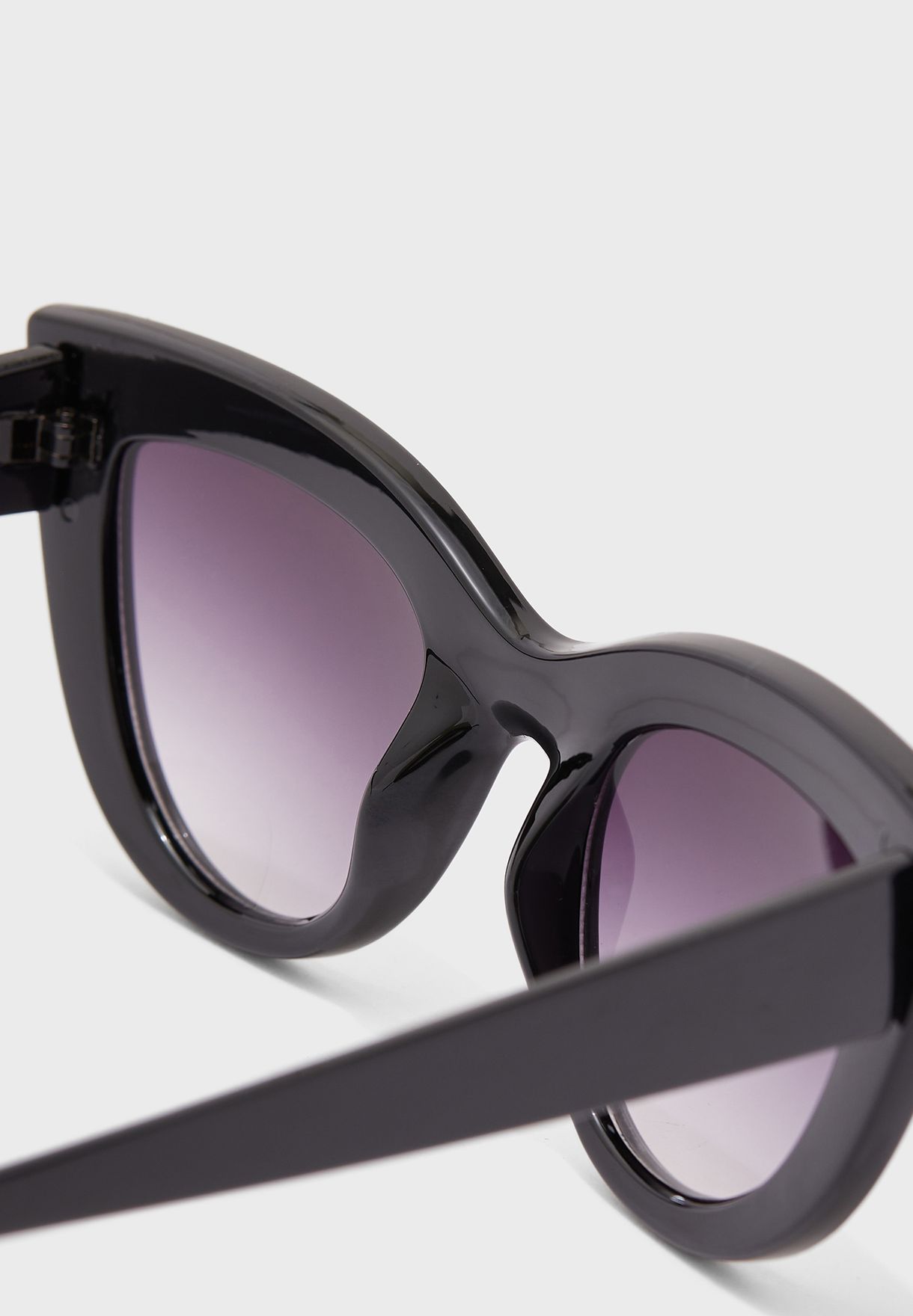 chunky pointy cat eye sunglasses