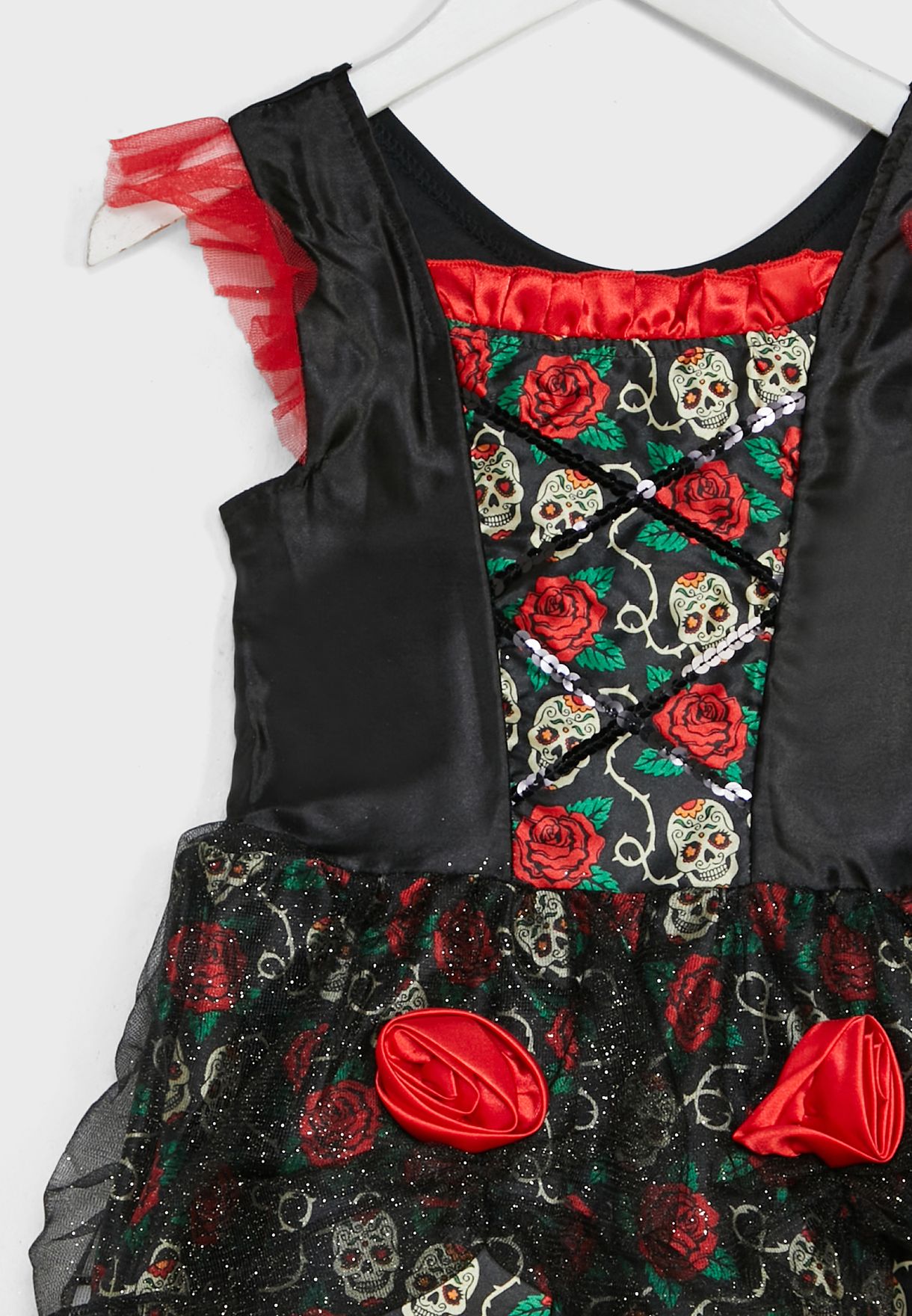 زيّ تنكري بتصميم فستان يوم الموتى مع وردة حمراء