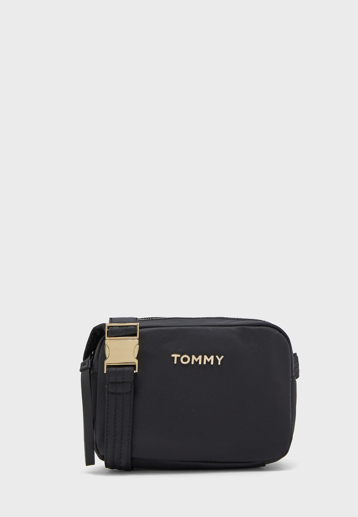 tommy hilfiger camera bag