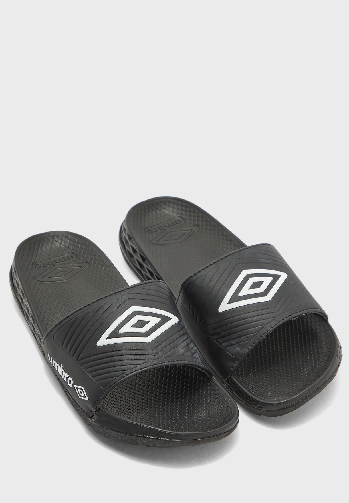 Buy Umbro black Equipe Slides for Men in MENA, Worldwide