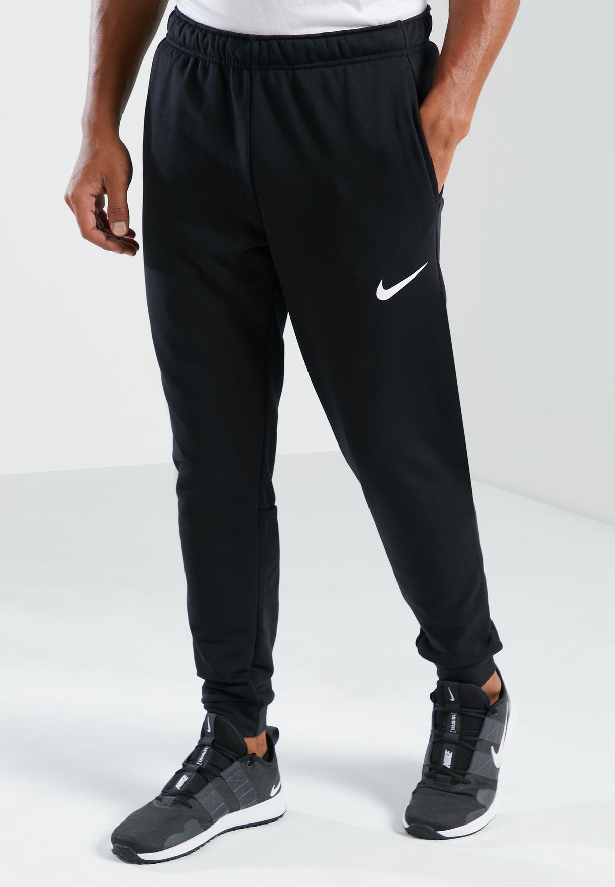 Buy Nike black Dri-FIT Tapered Fleece Sweatpants for Men in Riyadh, Jeddah