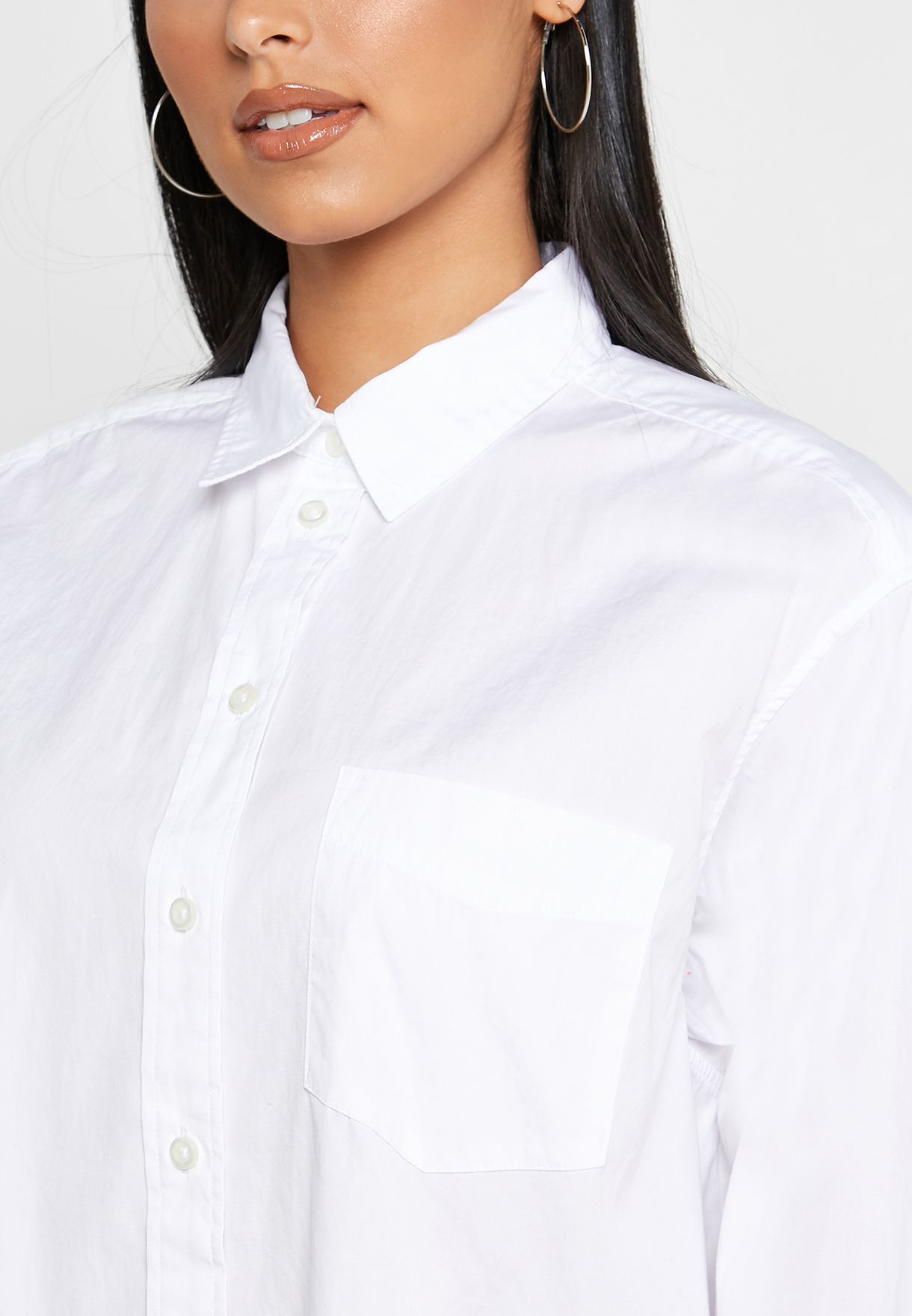 gap white button down shirt