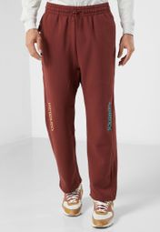 Buy Nike brown Kyrie Irving Fleece Sweatpants for Men in MENA, Worldwide