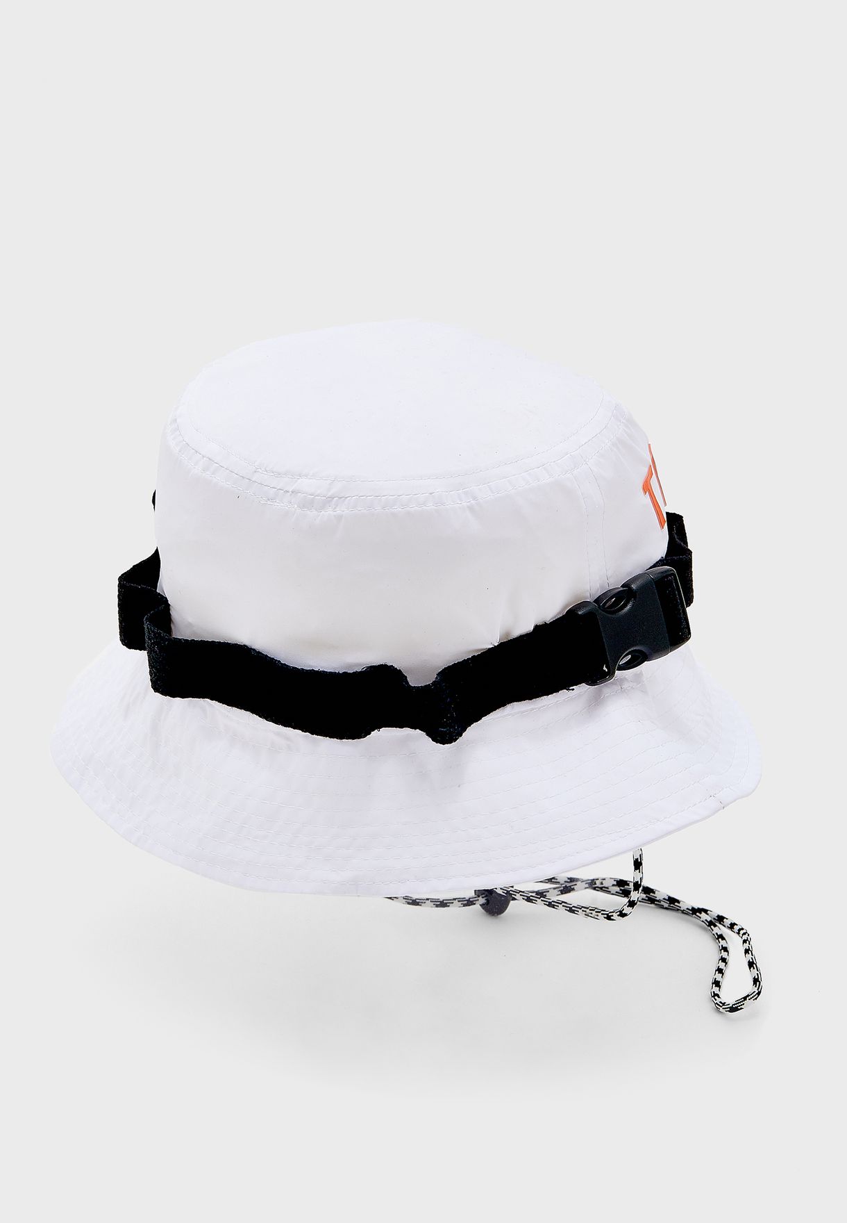 قبعة باربطة قابلة للتعديل
