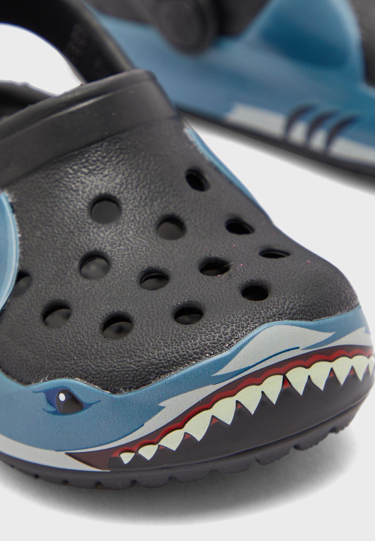 crocs shark band