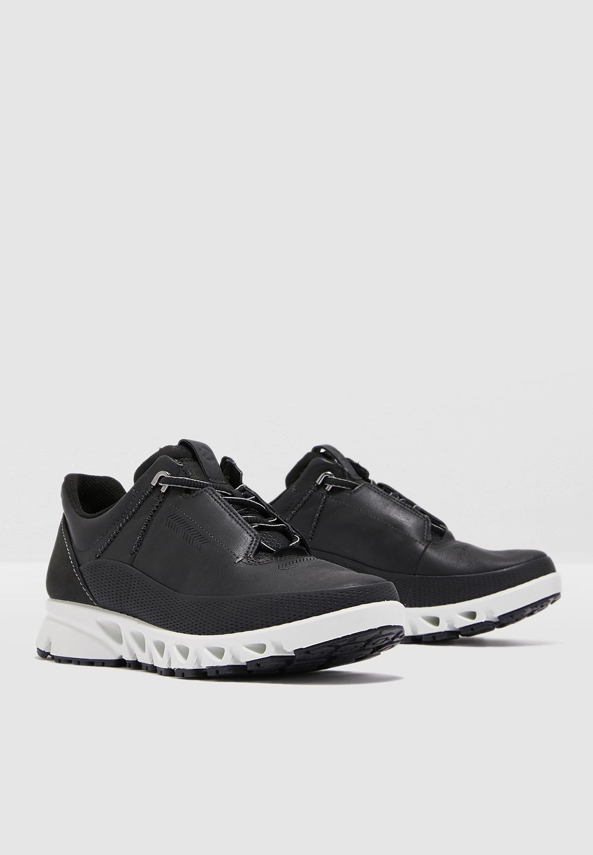 ecco omni vent black