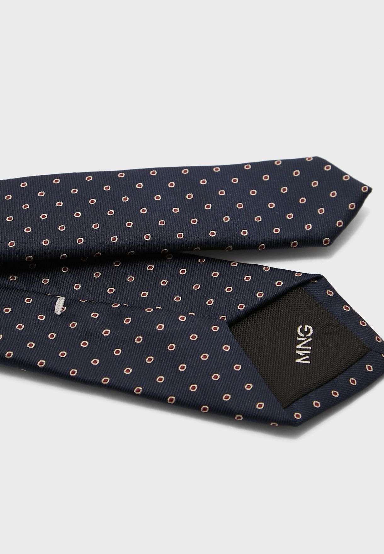 ربطة عنق بطبعات هندسية