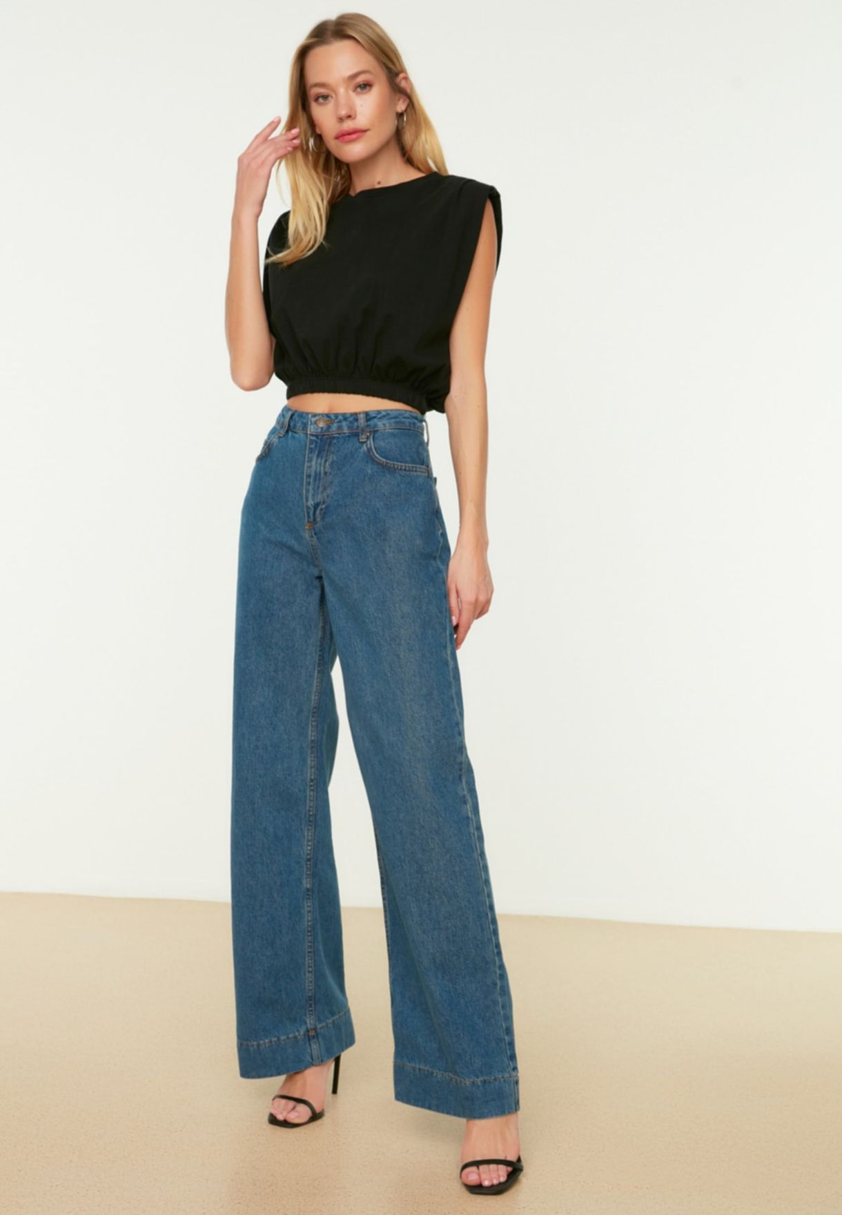 wide leg jeans with belt