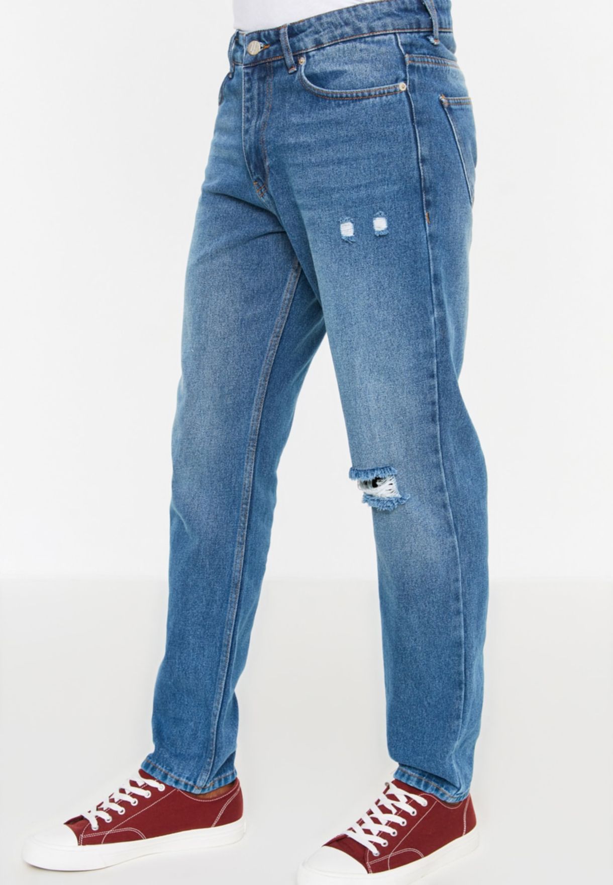 Distressed Straight Fit Jeans