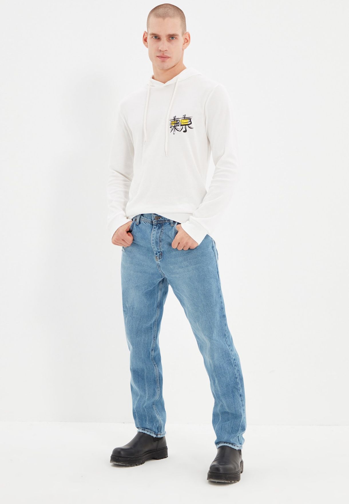 mid wash relaxed fit jeans